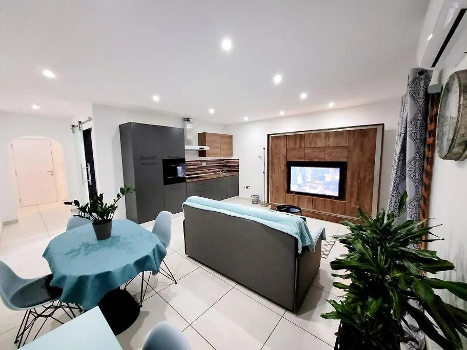 New&Cosy Apartment With Balcony San Gwann